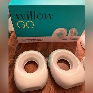 Willow Go Pump Set w/ travel bag and extra parts